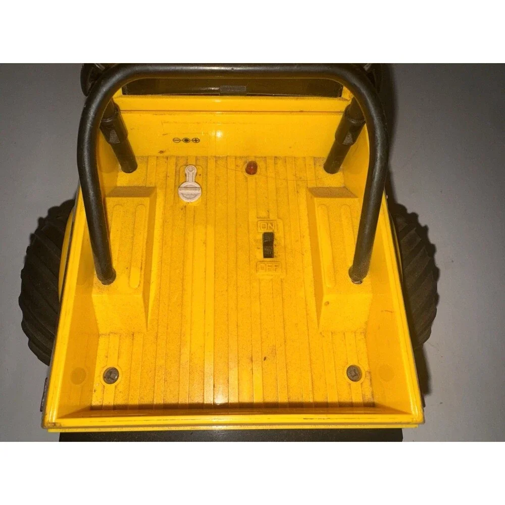 Vintage Radio Shack 4x4 Off Roader RC Truck 27MHz w/ Remote Untested
